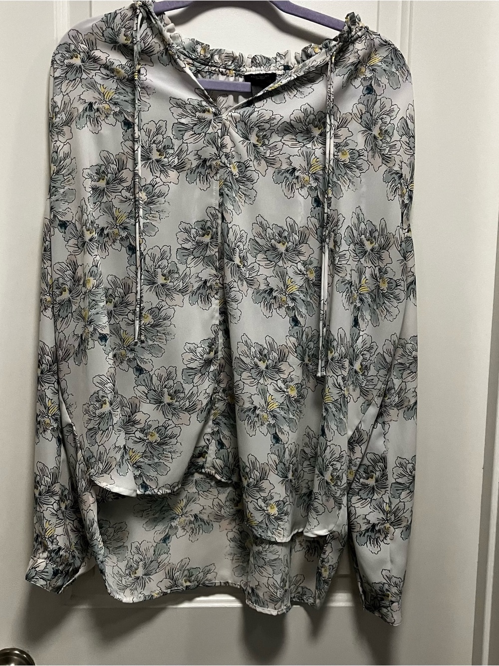Ann Taylor Factory Floral Blouse Size L Large White Chiffon Tie Neck Long Sleeve